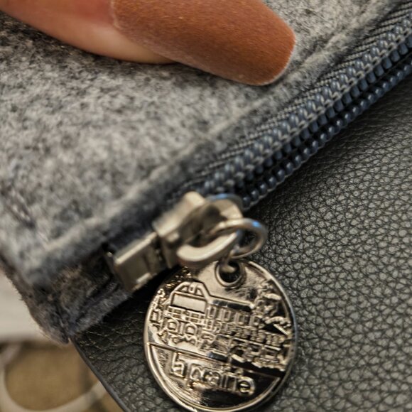 La Prairie Grey Wool/Leather Cosmetics bag - Picture 7 of 9